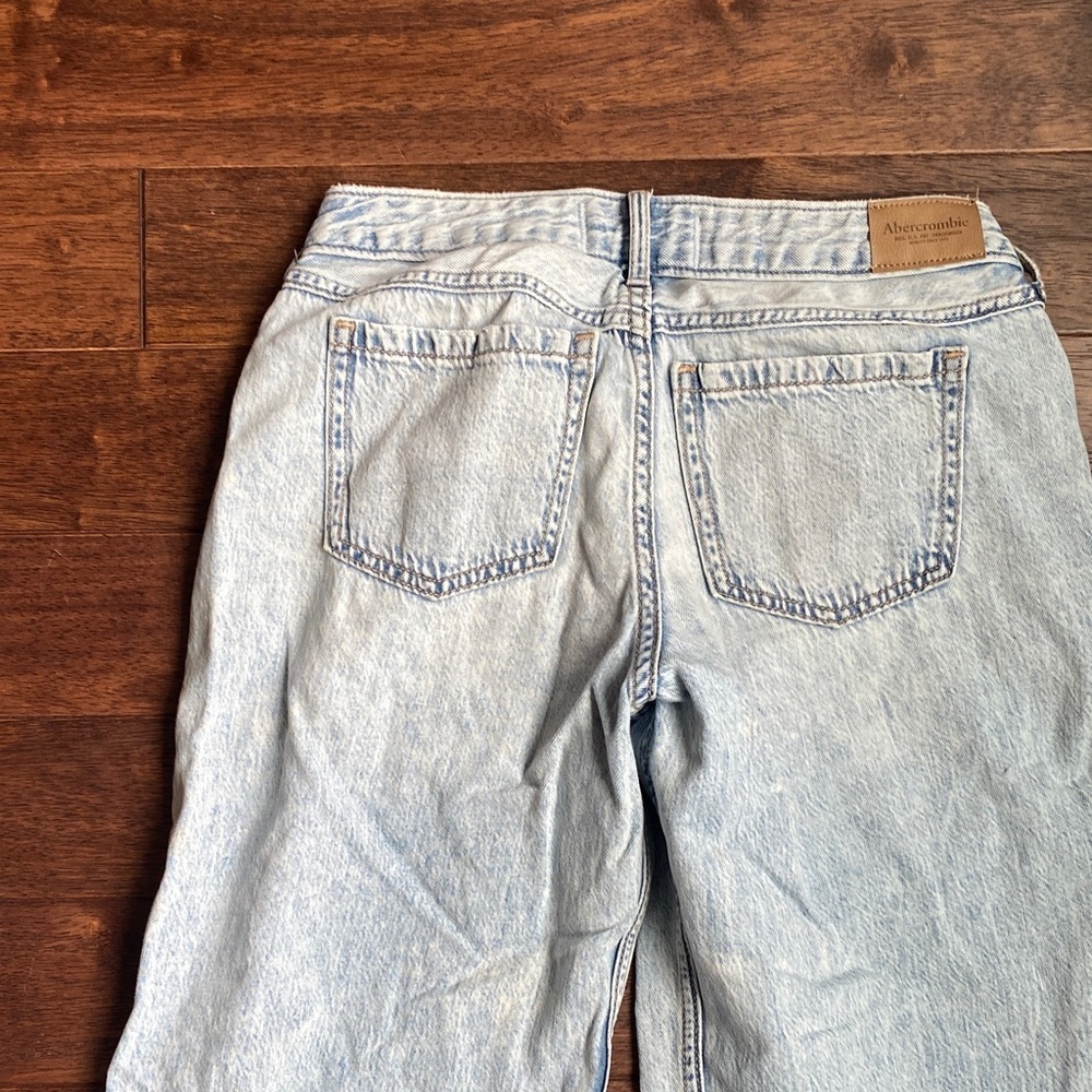 Abercrombie Kids Denim Blue Relaxed Jeans - Picture 7 of 8
